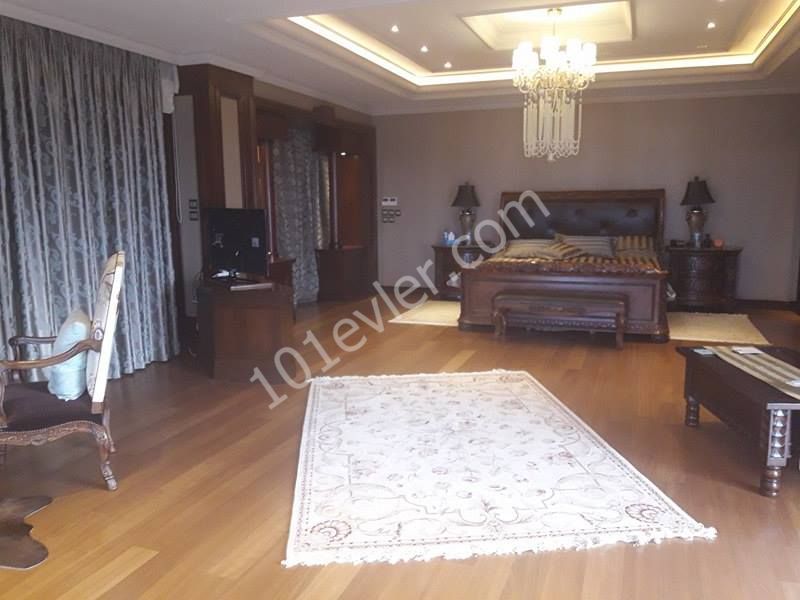 Deniz ve Dağ Manzaralı Satılık Villa