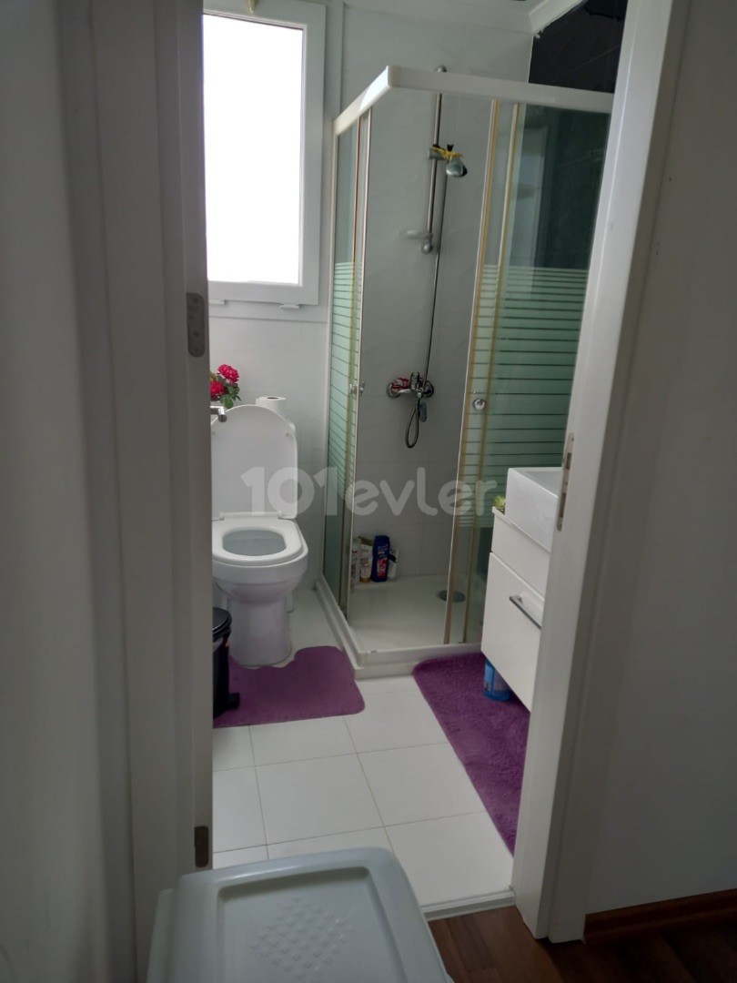 Dereboyunda Asansörlü binada ilk kat geniş Türk koçanlı 3+1 DAİRE 05338600131