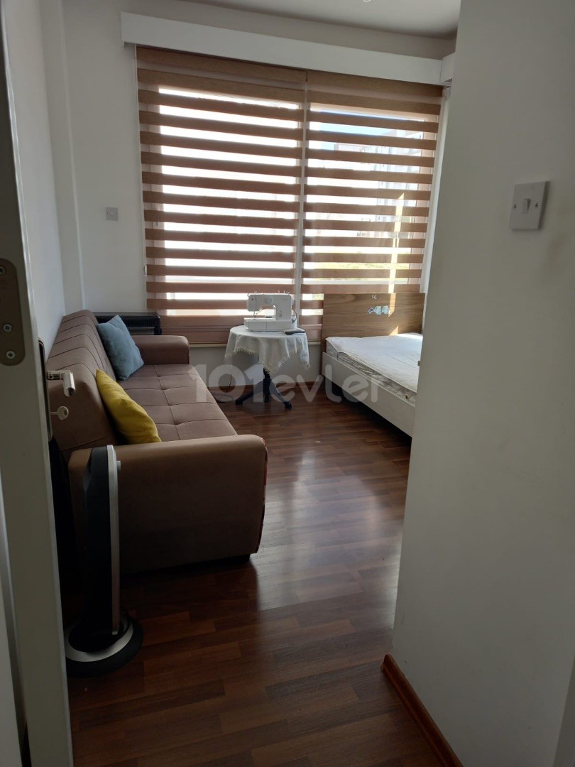 Dereboyunda Asansörlü binada ilk kat geniş Türk koçanlı 3+1 DAİRE 05338600131