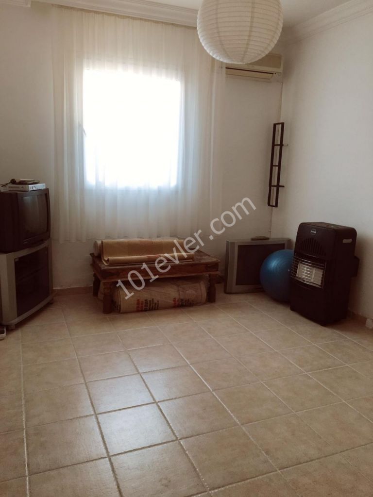 Girne Merkez Patara sitesinde 3+1 kiralık 