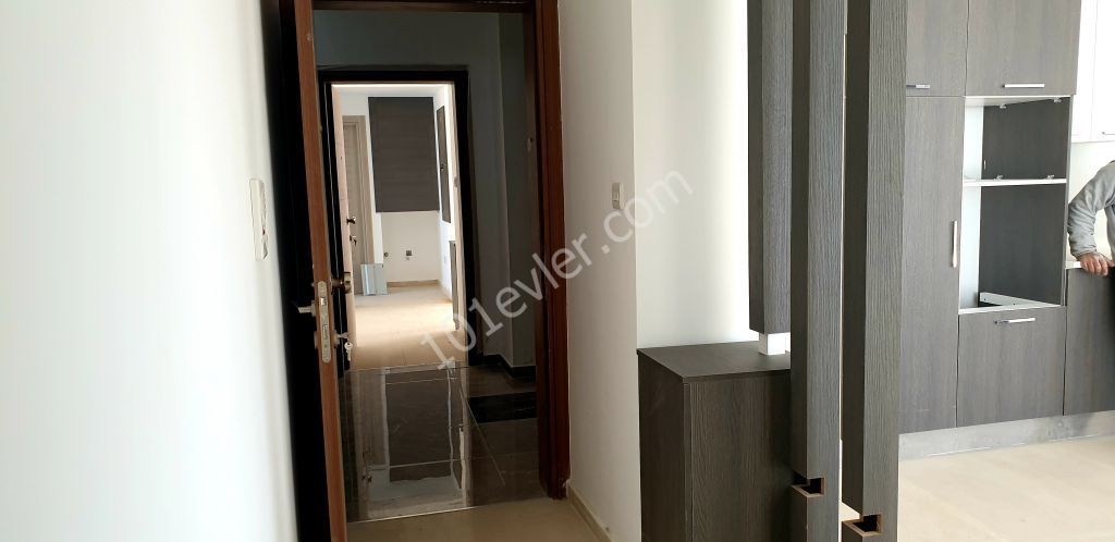 LEFKOŞA MERKEZE YÜRÜYÜŞ MESAFESİNDE LÜKS PENTHOUSE 