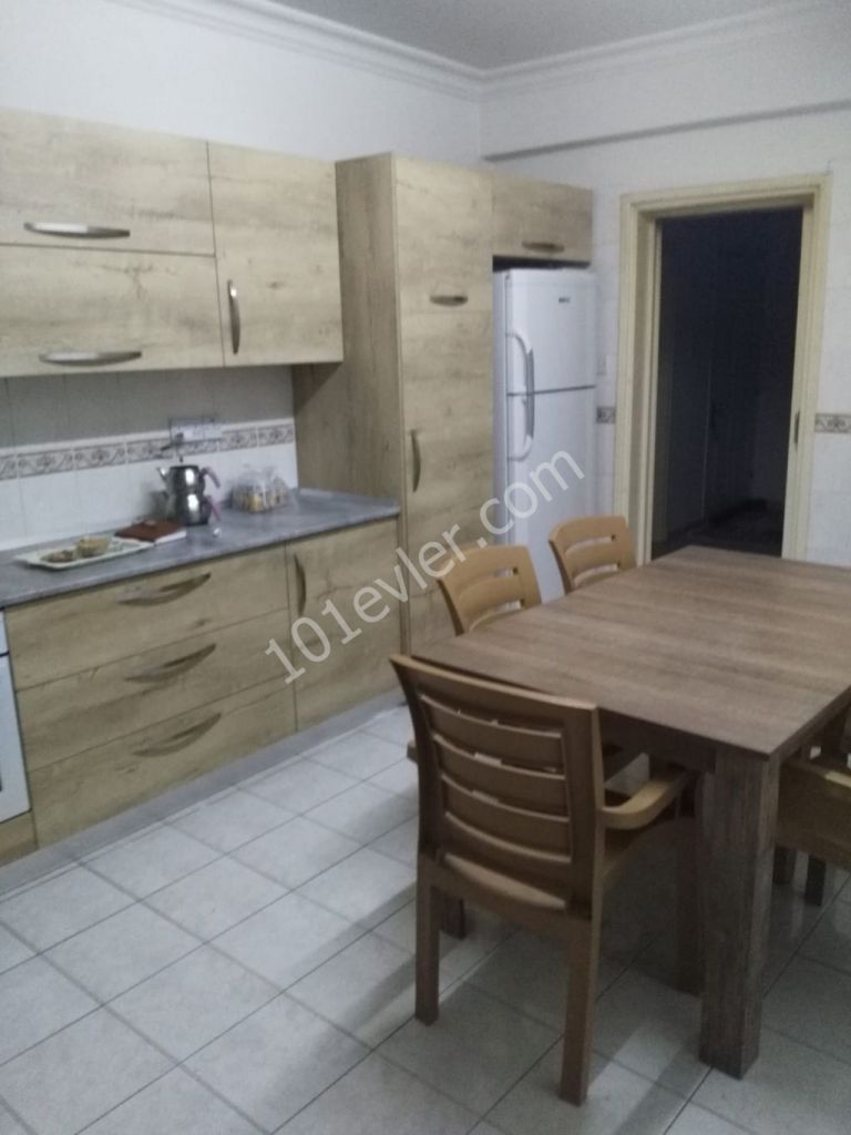 Küçük kaymaklı 3+1 zemin kat full eşyalı kiralık daire 