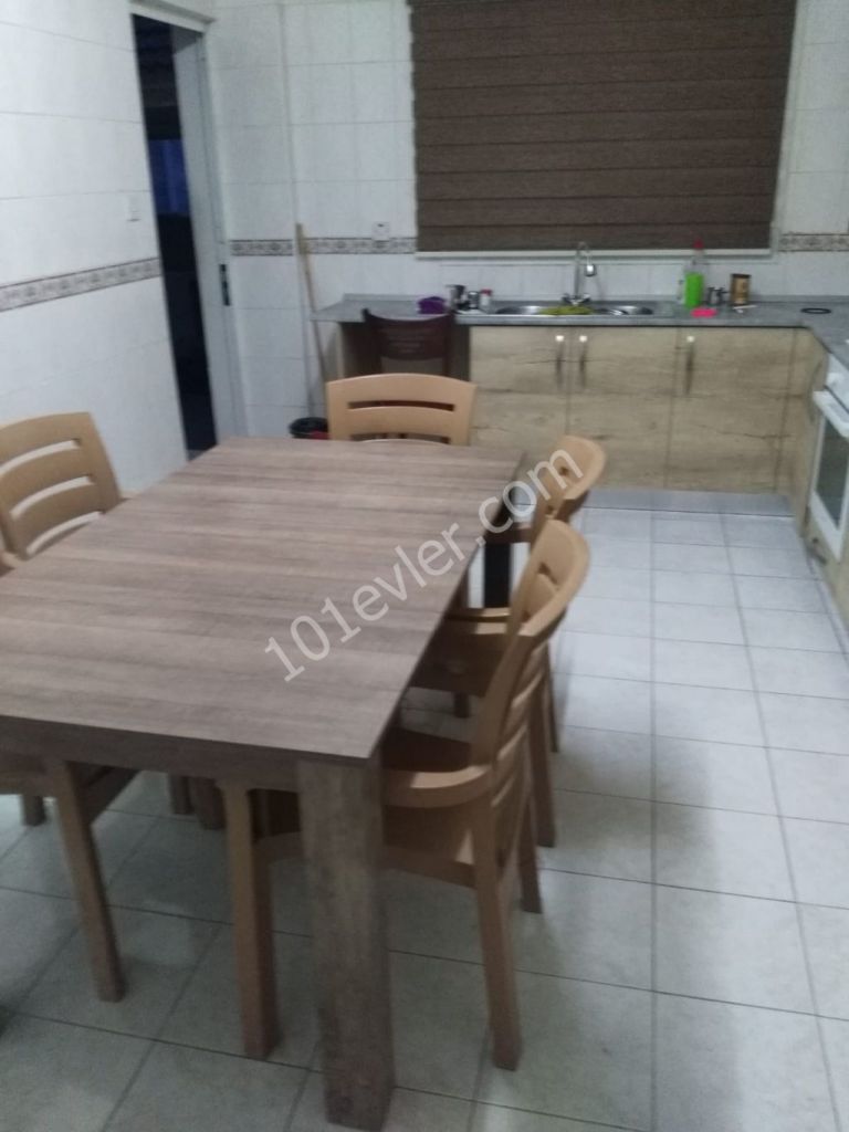 Küçük kaymaklı 3+1 zemin kat full eşyalı kiralık daire 