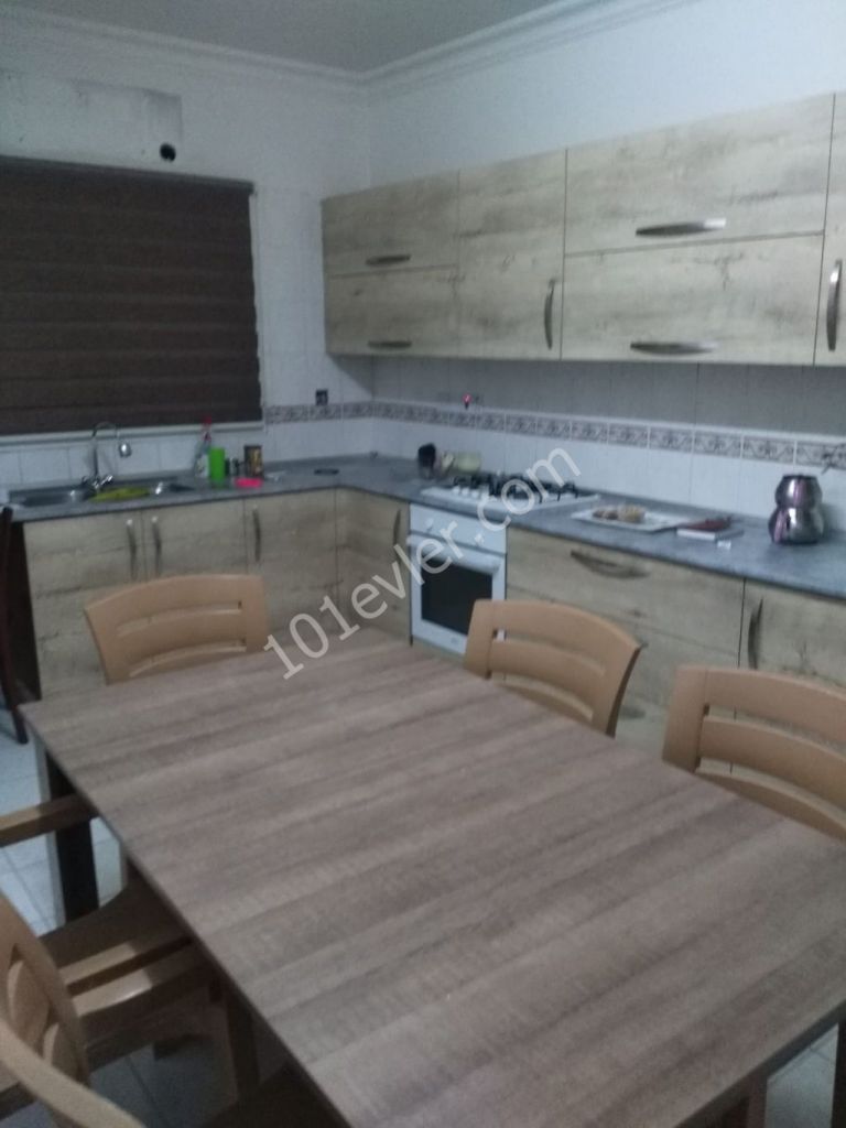 Küçük kaymaklı 3+1 zemin kat full eşyalı kiralık daire 