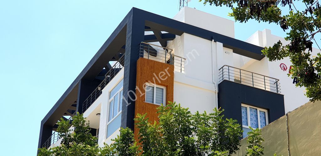 Penthouse For Sale in Küçük Kaymaklı, Nicosia