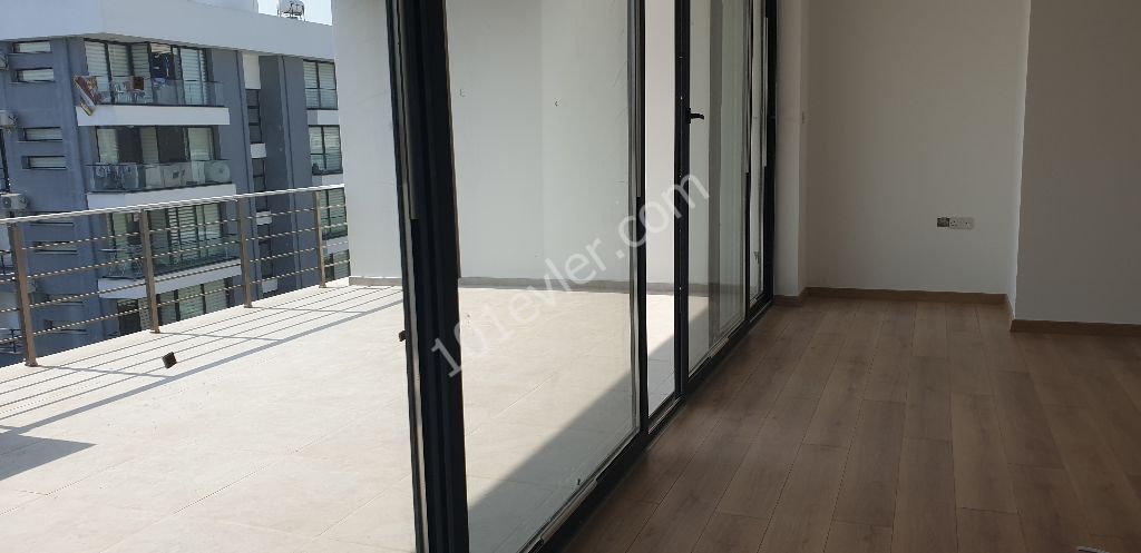 Penthouse For Sale in Küçük Kaymaklı, Nicosia