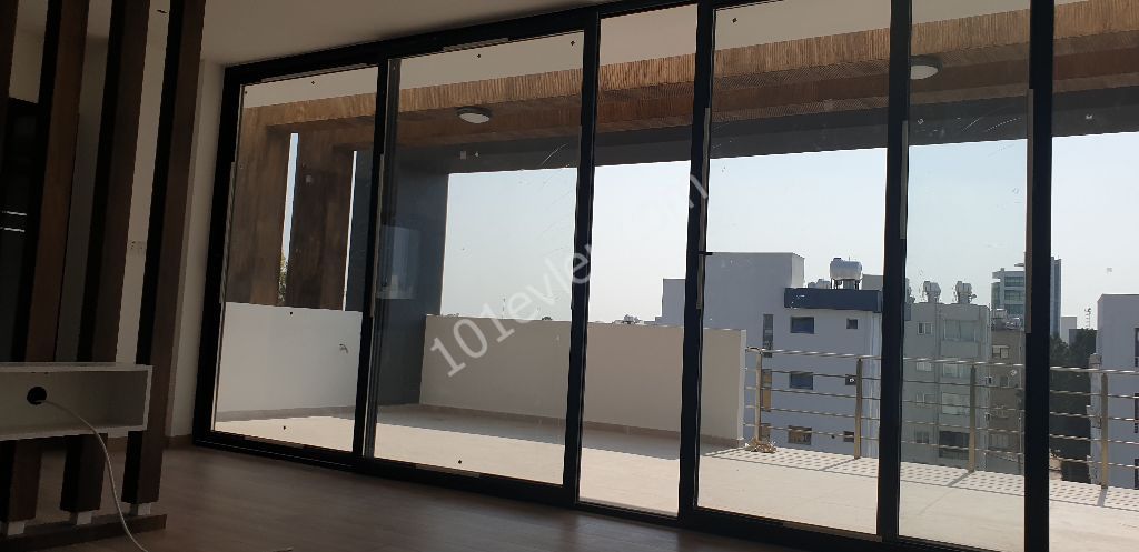 Penthouse For Sale in Küçük Kaymaklı, Nicosia