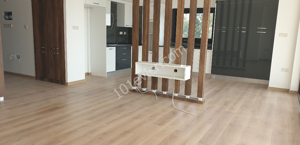 Penthouse For Sale in Küçük Kaymaklı, Nicosia