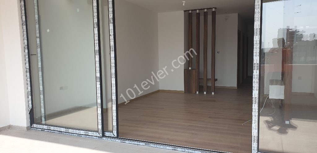 Penthouse For Sale in Küçük Kaymaklı, Nicosia