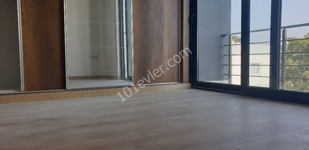 Penthouse For Sale in Küçük Kaymaklı, Nicosia