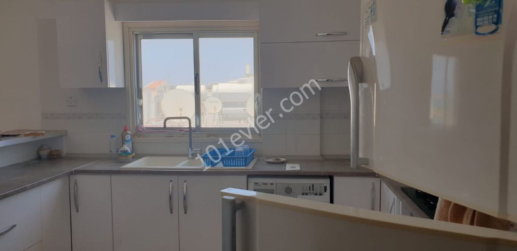 Girne kaşkarkort bölgesi.   3+1 Full eşyalı daire 