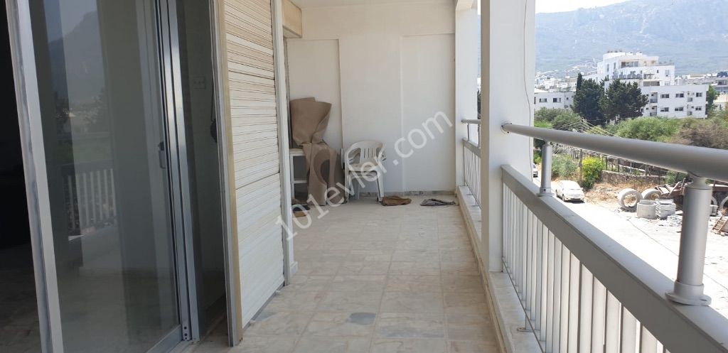 Girne kaşkarkort bölgesi.   3+1 Full eşyalı daire 