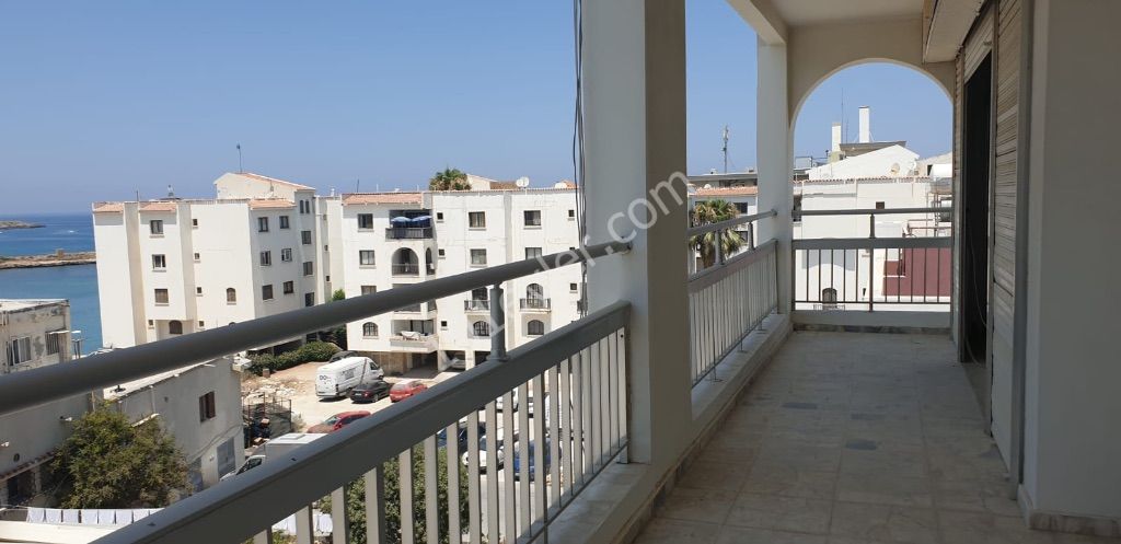 Girne kaşkarkort bölgesi.   3+1 Full eşyalı daire 