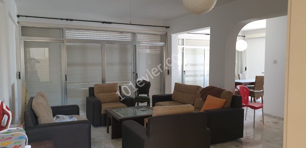 Girne kaşkarkort bölgesi.   3+1 Full eşyalı daire 