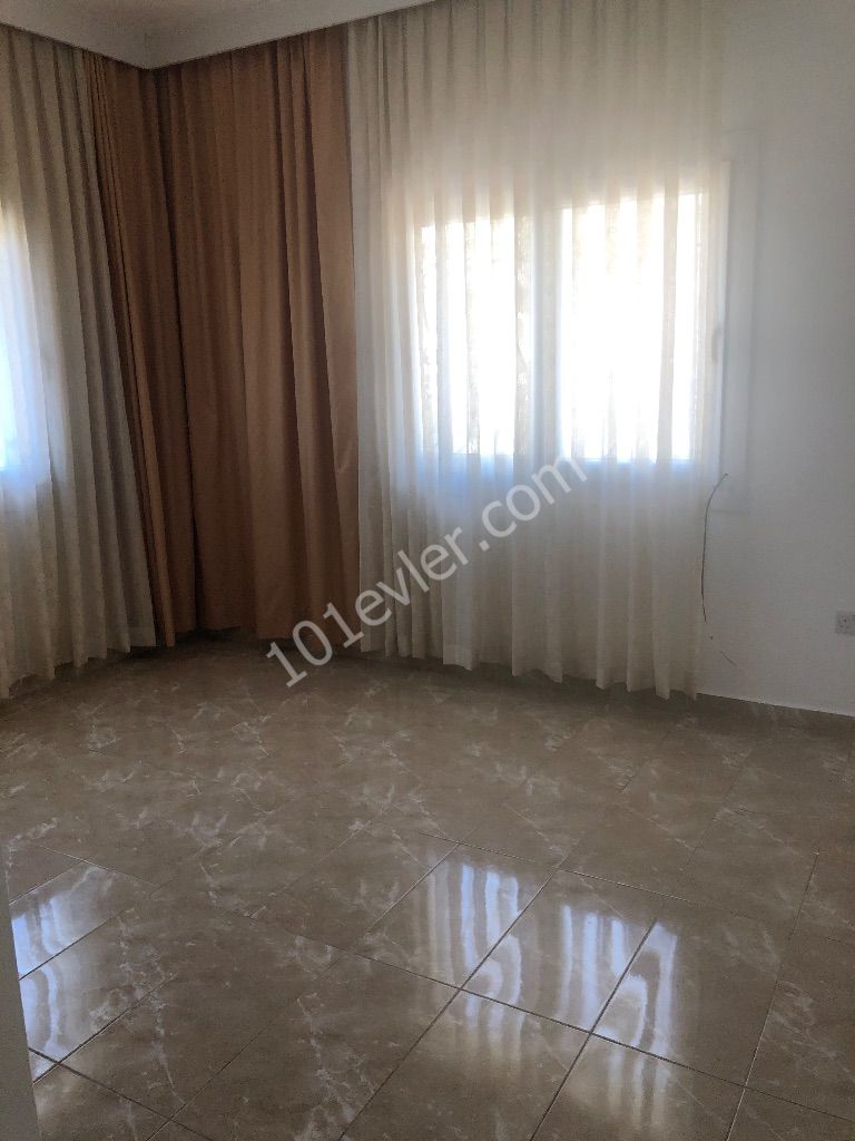 Yenişehir’in merkezinde müstakil Bahçeli 2+1 Kiralık Ev