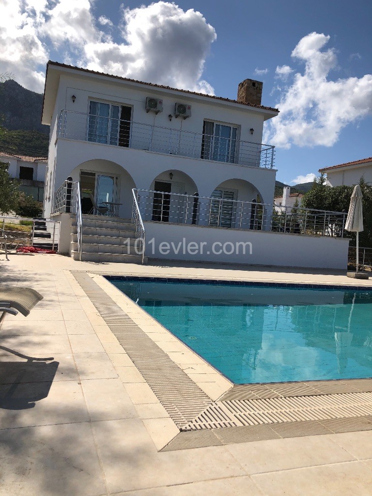 4 + 1 Villa zur Miete mit Kamin mit privatem Pool in Alsancak Kyrenia ** 