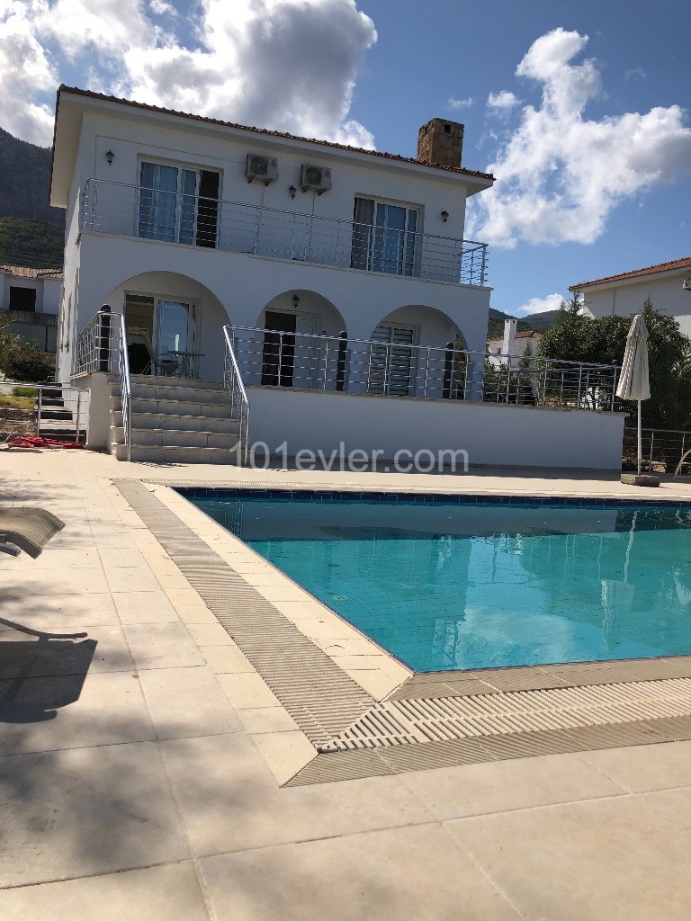 4 + 1 Villa zur Miete mit Kamin mit privatem Pool in Alsancak Kyrenia ** 