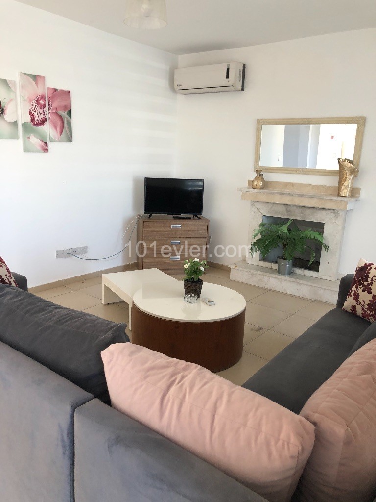 Alsancak Girne’de 4+1 özel havuzlu şömineli kiralık villa