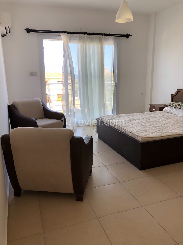 Alsancak Girne’de 4+1 özel havuzlu şömineli kiralık villa