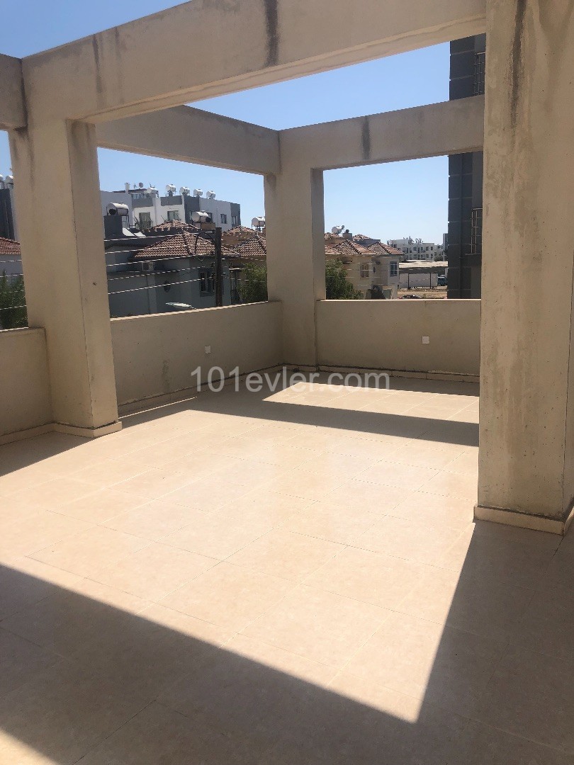 Gönyeli’de eşyasız penthouse 2 + 1