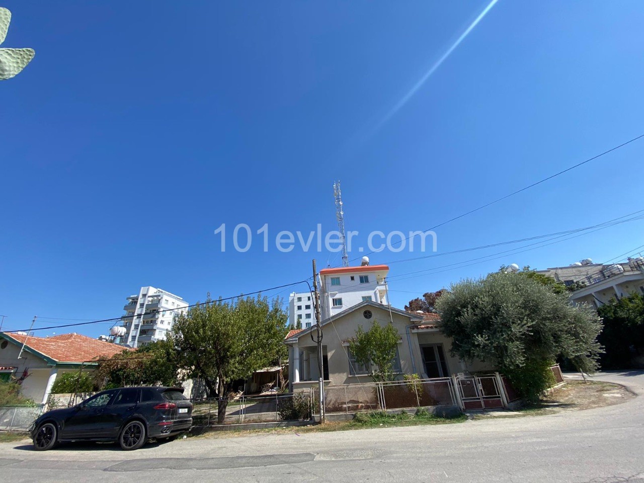 A detached house with a 4 + 1 commercial permit in Yenişehir is suitable for a workplace ** 