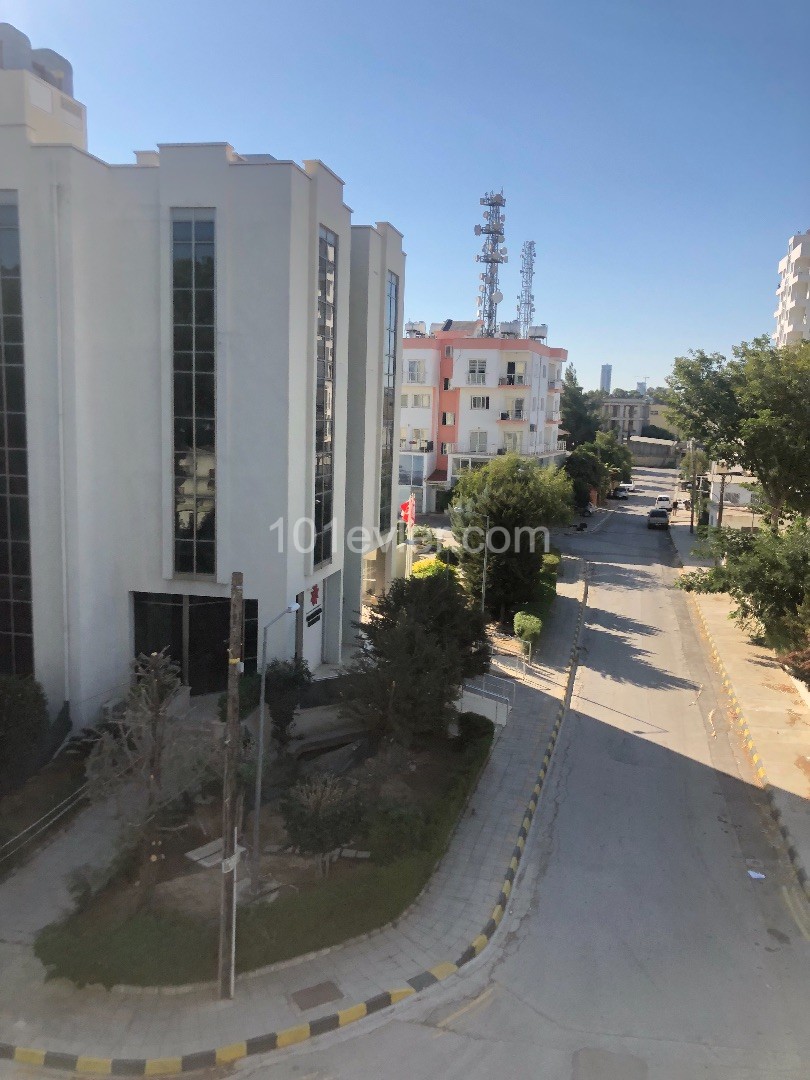 Yenişehir’de 3 + 1 kiralık eşyasız ticari izinle daire 