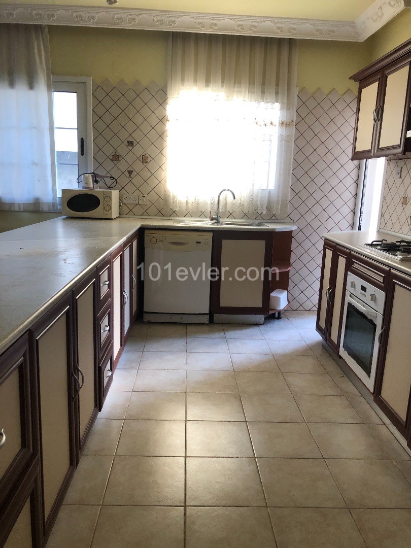 Kızılbaş  bölgesinde 3 + 1 full eşyalı kiralık daire