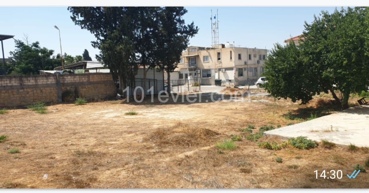 1470 M2 İMARLI ARSA İÇERİSİNDE EV İLE BİRLİKTE..