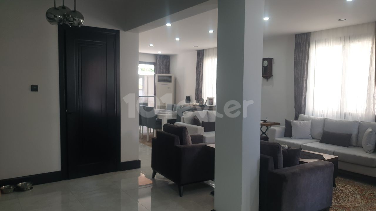 NEWLY RENOVATED VILLA IN CENTRAL LOCATION