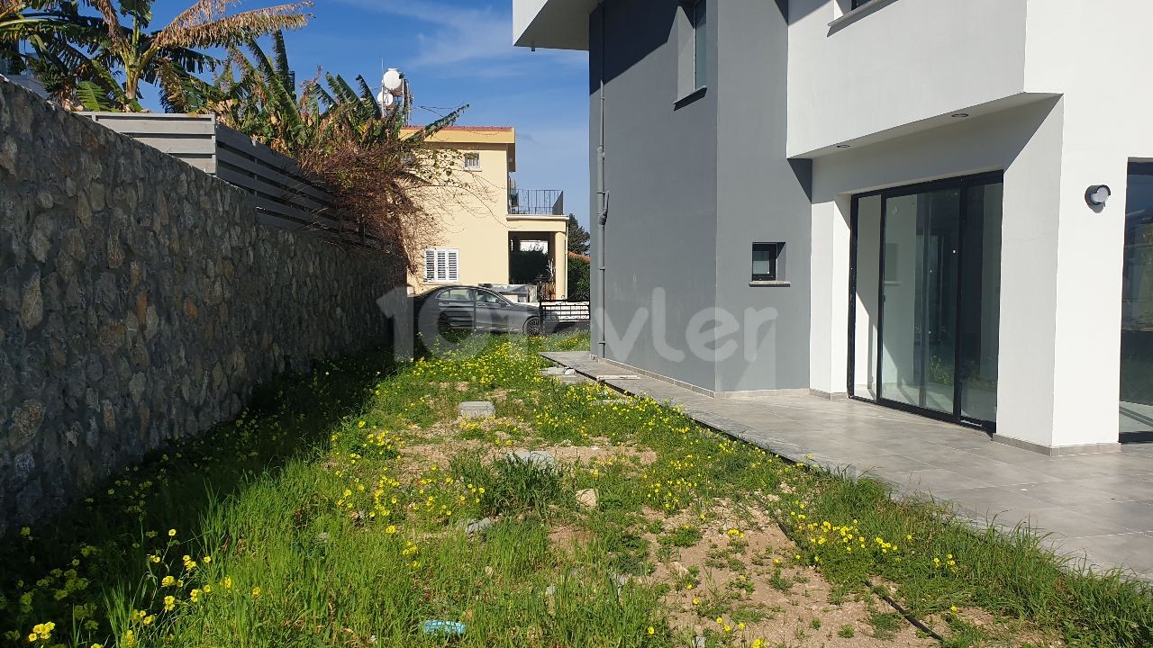 ALSANCAK VILLA WITH LARGE GARDEN 