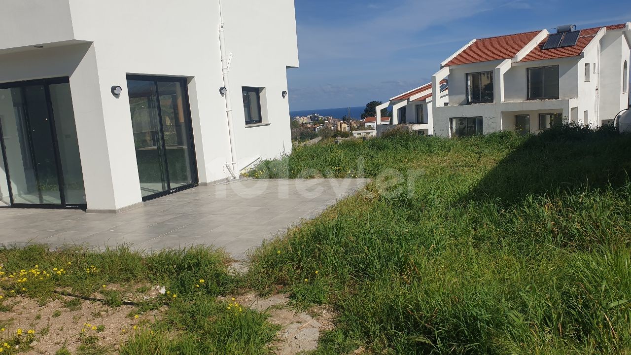 ALSANCAK VILLA WITH LARGE GARDEN 