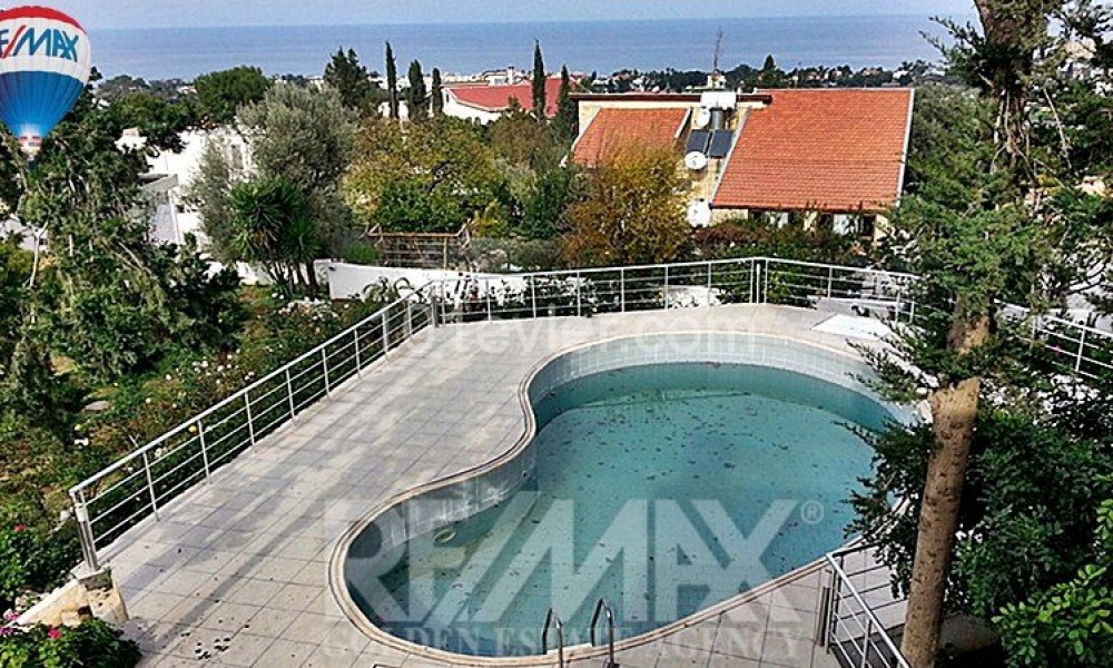 Detached Villa In Edremit