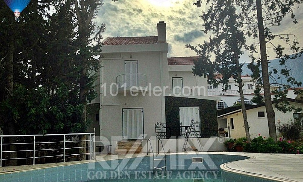 Detached Villa-Edremit ** 