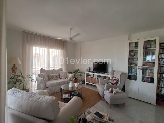 Spacious sea view flat in Lapta area ** 