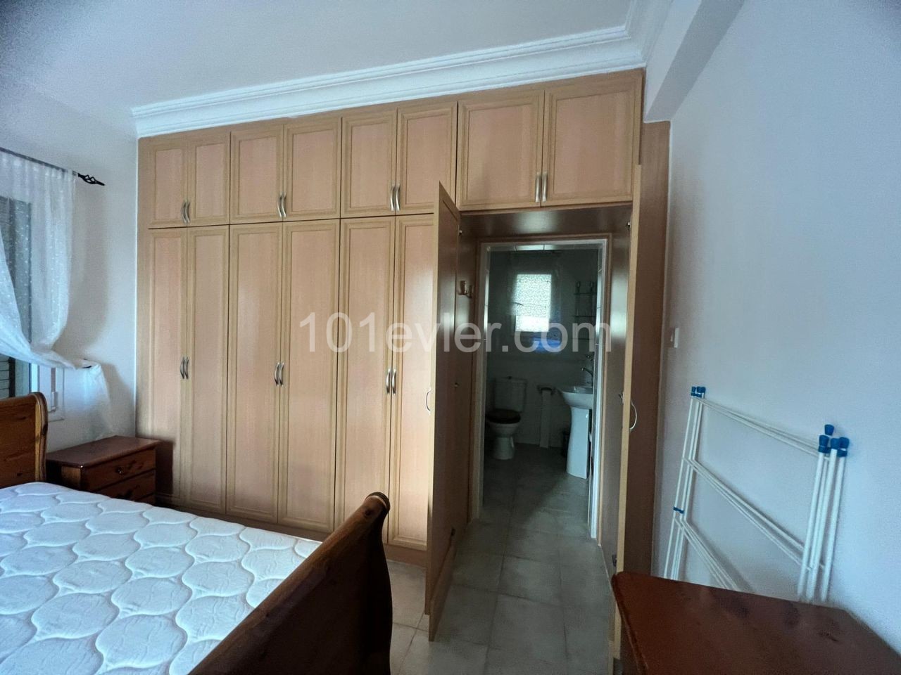 Yukarı Girne'de 3+1 Havuzlu Kiralık  Villa 