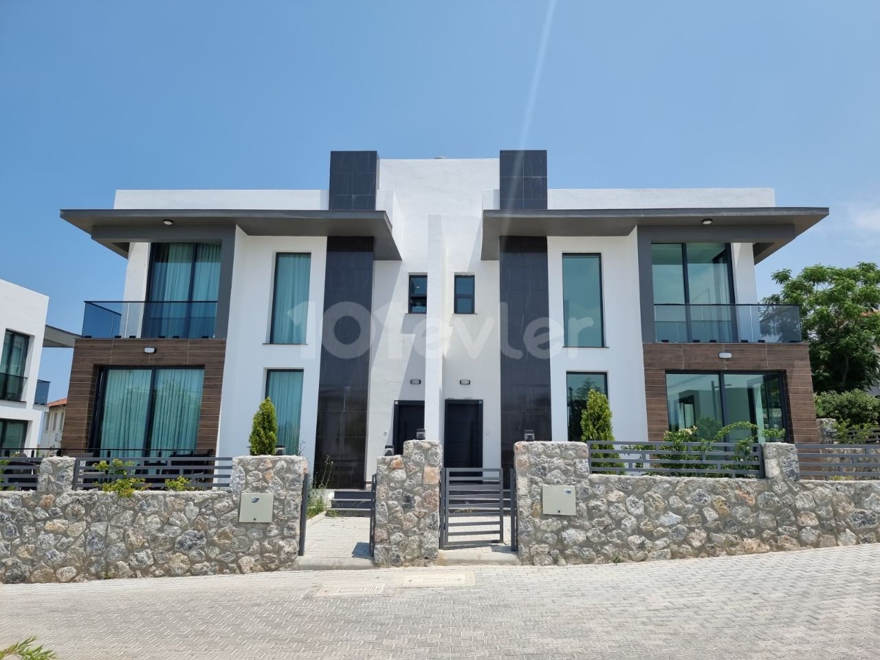 Twin villa for sale in Kyrenia Alsancak region with shared pool ** 