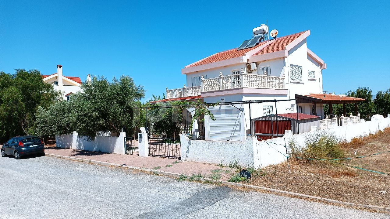 0 Villa zum Verkauf am Meer in ausgezeichneter Lage in der neuen Bosporus nde ** 