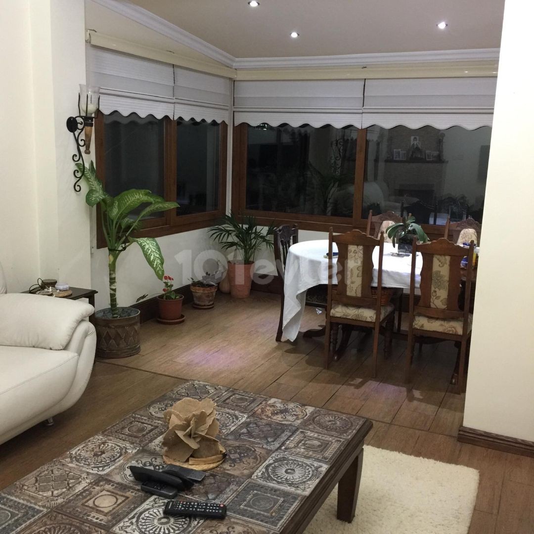 Yeniboğaziçi Deniz Kenarı 5+2 Satılık Villa