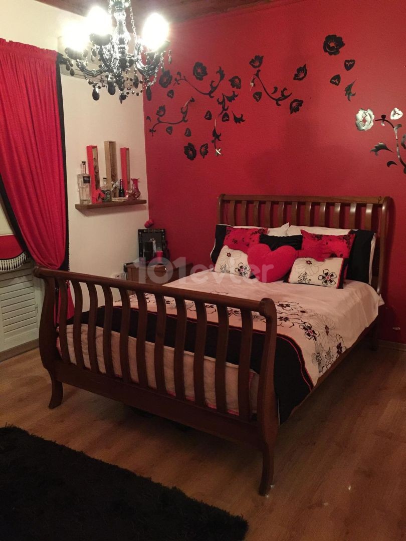 Yeniboğaziçi Deniz Kenarı 5+2 Satılık Villa