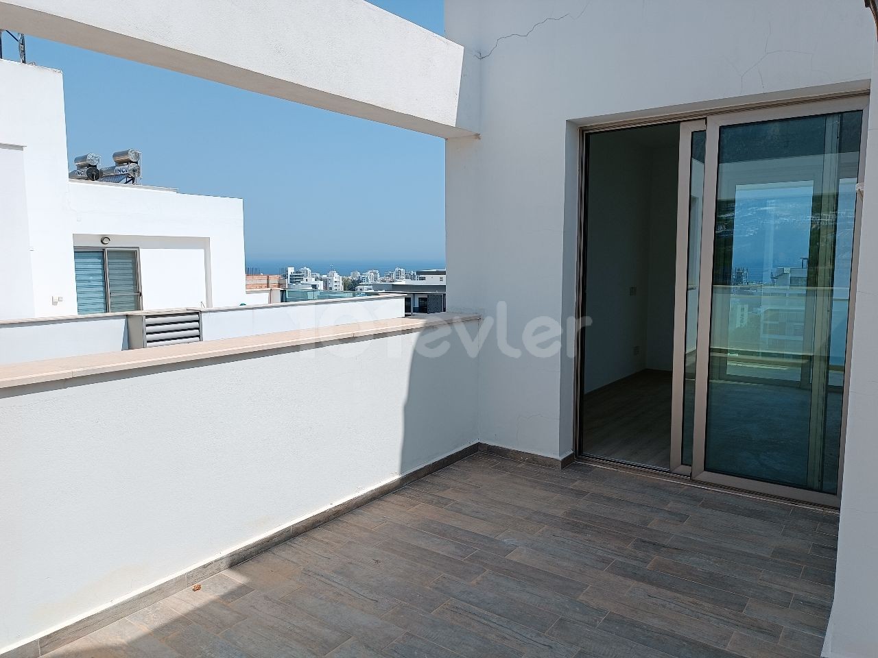 PERFEKTE PENTHOUSE ZUM VERKAUF IN KYRENIA ZENTRUM ** 