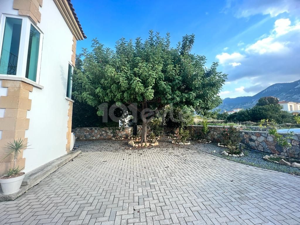 Einzeln Genehmigt Zu Verkaufen 3+1 Villa in Karsiyaka, Kyrenia