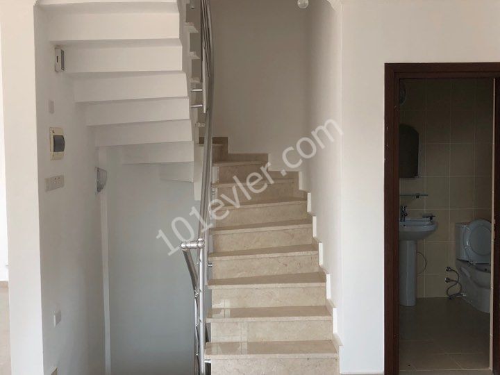 ÇATALKÖY DE 4+1  DENİZ MANZARALI KİRALIK  TRİPLEX VİLLA