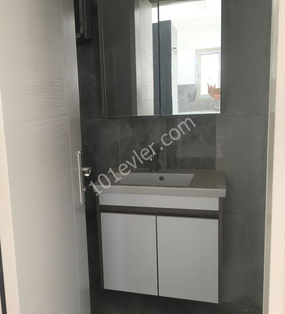 GİRNE MERKEZ DE 3+1 EŞYASIZ SATILIK 88.000 STG DAİRE