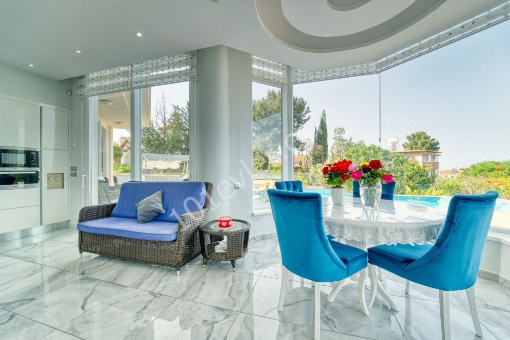 Villa For Sale in Yukarı Girne, Kyrenia