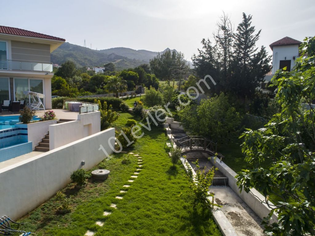 Villa For Sale in Yukarı Girne, Kyrenia