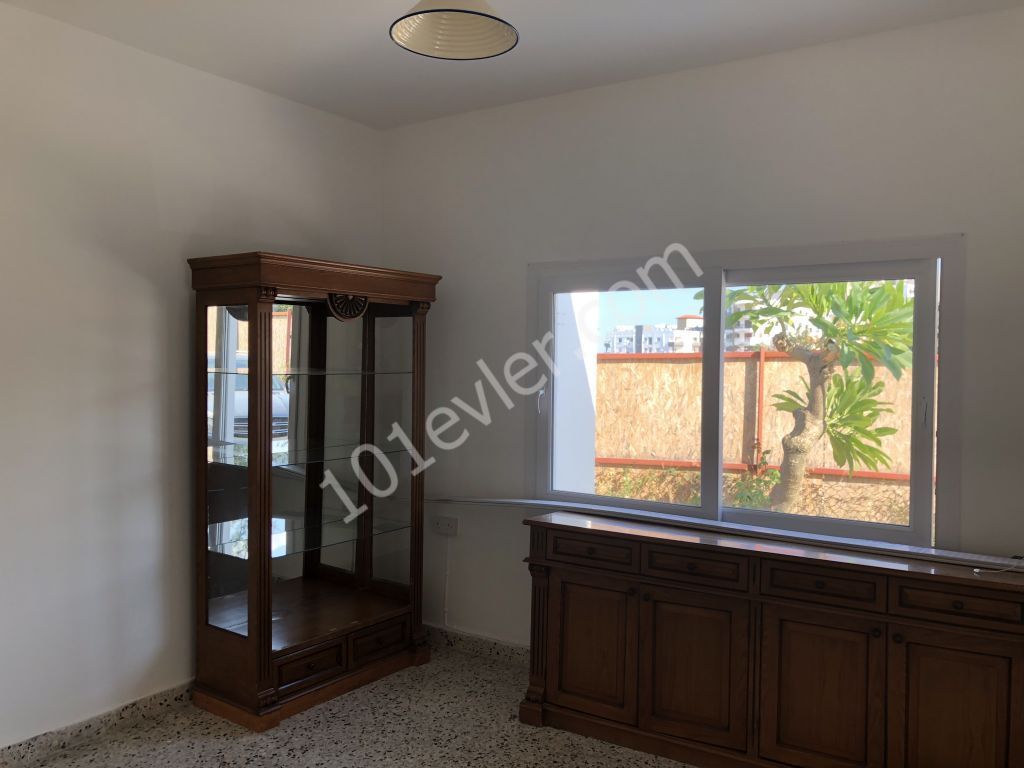 Villa To Rent in Aşağı Girne, Kyrenia