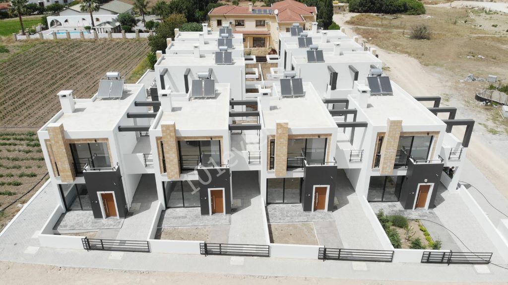Girne Ozanköy'de Plaja Yürüyüş Mesafesinde Satılık Dublex Son 1 Adet Villa