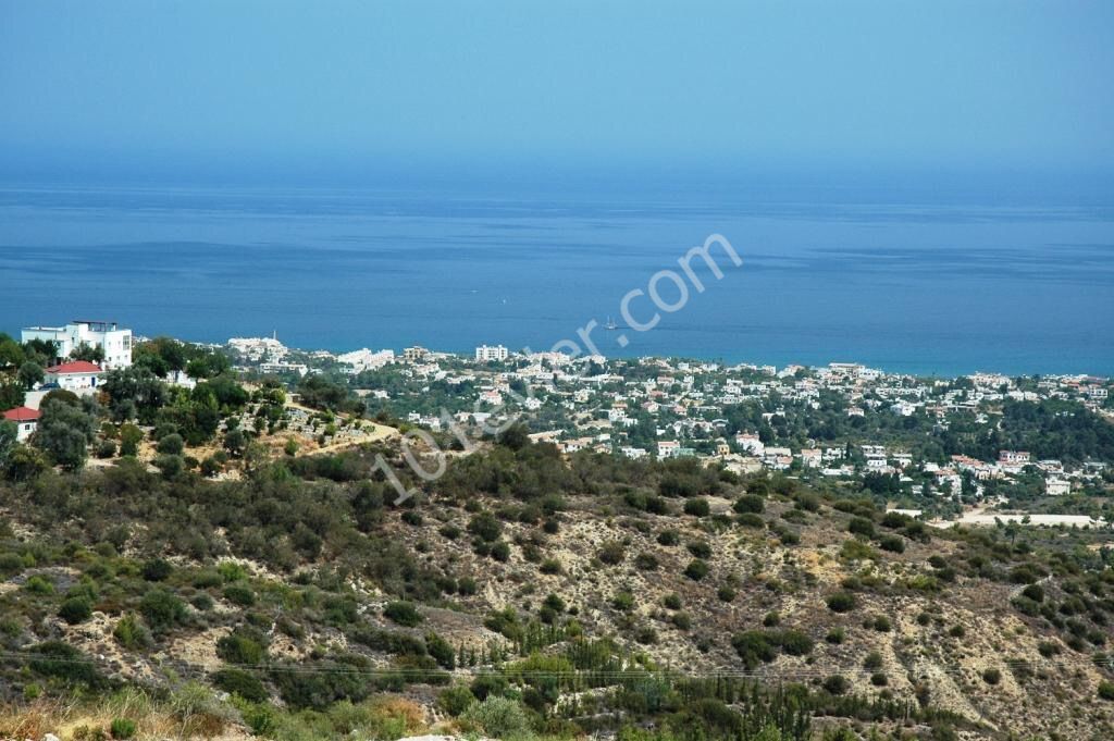 VILLA WITH SWIMMING POOL AND MOUNTAIN AND SEA VIEWS