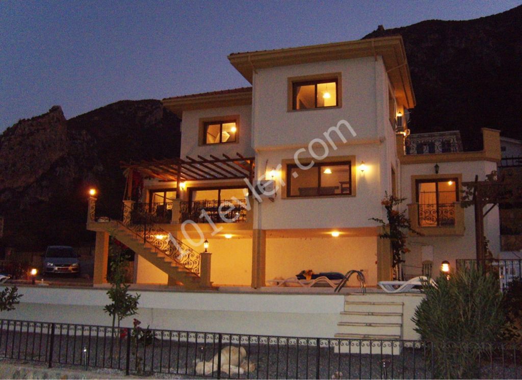 VILLA WITH SWIMMING POOL AND MOUNTAIN AND SEA VIEWS
