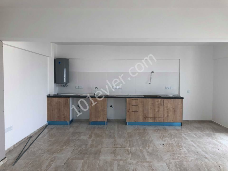 GİRNE MERKEZDE KİRALIK 20 DAİRELİ KOMPLE APARTMAN